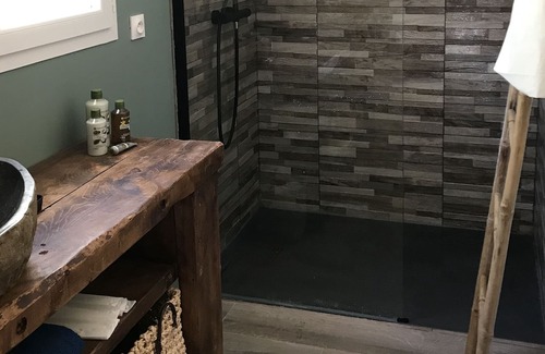 Roquevaire Villa | Villa in Provence with large swimming pool, enclosed garden with trees