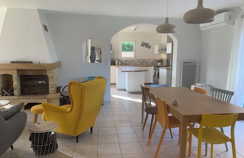 Mormoiron House | Villa in Provence with view of the Ventoux, 5 bedrooms, swimming pool, single storey, air conditioning