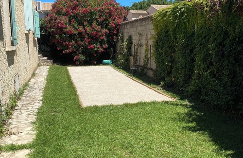 Rognonas Villa | Villa in Provence with Swimming Pool and petanque ground