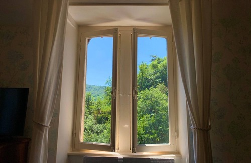 Saint-Nectaire Apartment | Villa in Saint-Nectaire near Ski Slopes