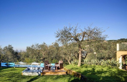 Schiazzano Villa | Villa in Schiazzano with 5 bedrooms sleeps 10