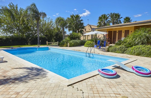 Castelvetrano House | Villa in Selinunte with Pool & Olive Groves