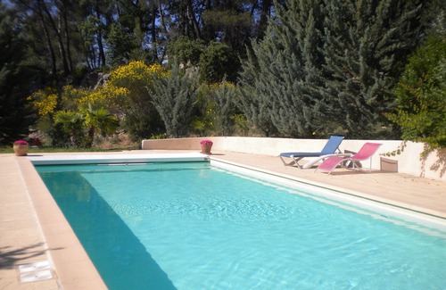Trets Villa | Villa in the quiet of a large pine forest