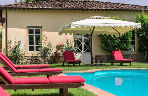 Vorno Villa | Villa in Vorno with 12 bedrooms sleeps 24