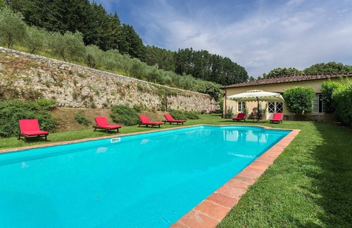 Vorno Villa | Villa in Vorno with 12 bedrooms sleeps 24