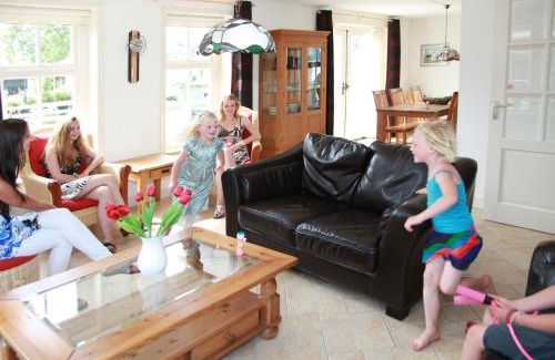 Hippolytushoef Villa | Villa in Wieringer near Hot Tub