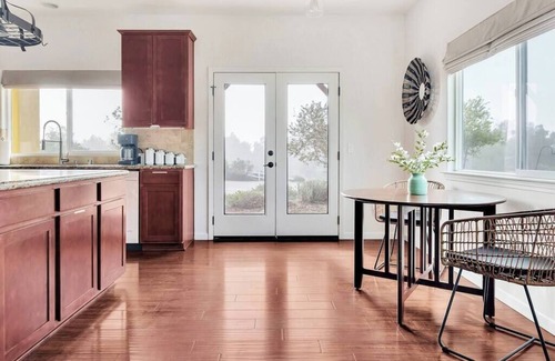 Atascadero Villa | Villa in Wine Country, King Beds & Jacuzzi