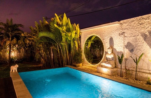 Babakan Villa | Villa Innerbloom stylish 2 BR with large pool and garden