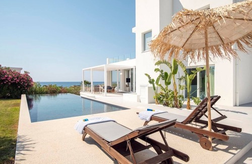 Fontane Bianche Villa | Villa Iolande - Seafront villa with pool in Sicily