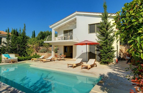 Karavados Villa | Villa 'Ippokampos Ideales Resort' with Sea View, Wi-Fi and Air Conditioning