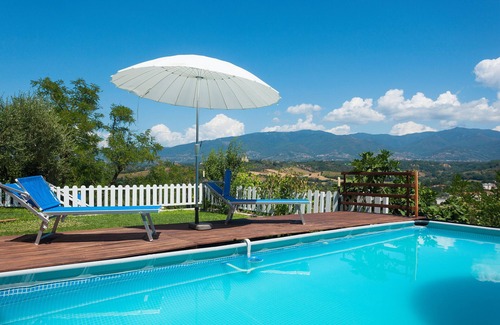 Figline e Incisa Valdarno Villa | Villa 'Einstein House' with Private Pool, Wi-Fi and Air Conditioning