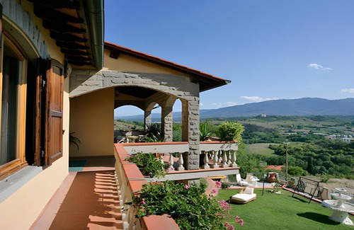 Figline e Incisa Valdarno Villa | Villa 'Einstein House' with Private Pool, Wi-Fi and Air Conditioning