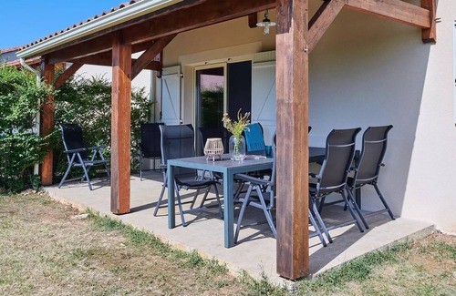 Lanzac Villa | Villa, jacuzzi, semi-detached, 2 bathrooms, sleeps 6