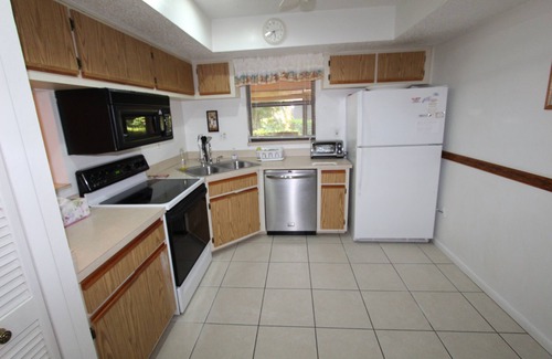 Iona Villa | Villa Jane w/ short drive to Beach, screened Lanai, Pool access, Beach cart/gear