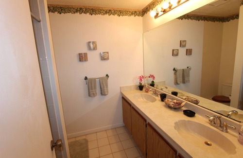Iona Villa | Villa Jane w/ short drive to Beach, screened Lanai, Pool access, Beach cart/gear