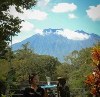 Sidemen Villa | Villa Joglo tepi sungai