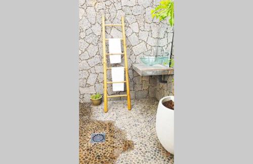 La Saline Les Bains Villa | VILLA KADAL, perle rare à 50m du lagon…