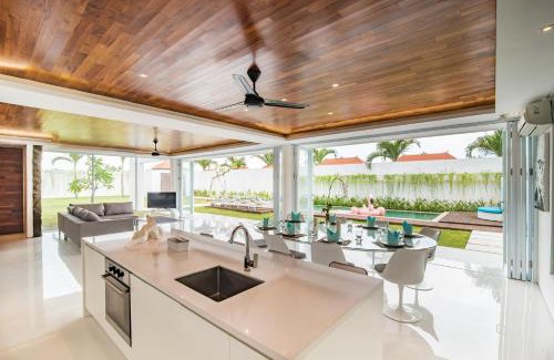 Sunset Road Villa | Villa Kamag Seminyak