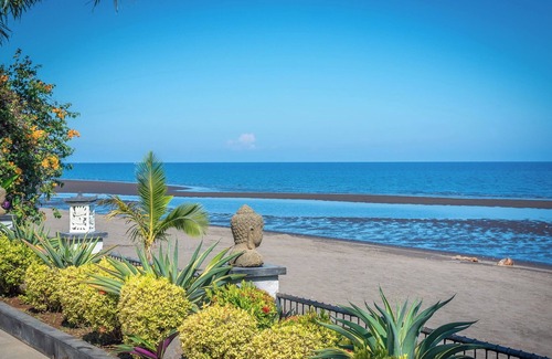 Dencarik Villa | Villa Kamboja ~ Intimate Luxury Beach Villa 3BR