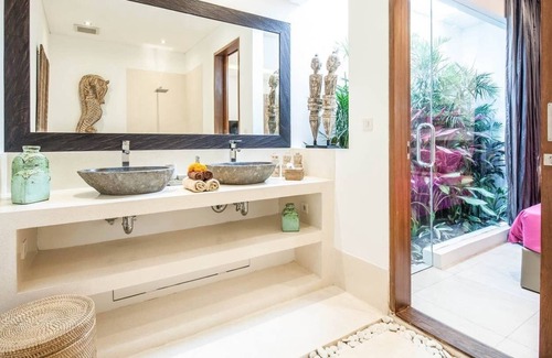Dyanapura Villa | Villa Kamil New 3 BR 800 m to the beach with Pool