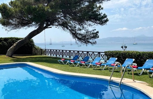 Son Veri Nou Villa | Villa Kamok. Family villa with oceanfront pool and direct access to the sea