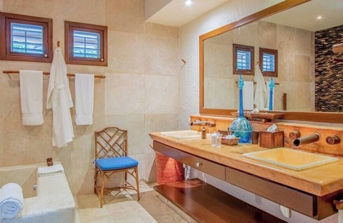 Playa Guitarron House | Villa Karin: Magnificent house in front of the bay