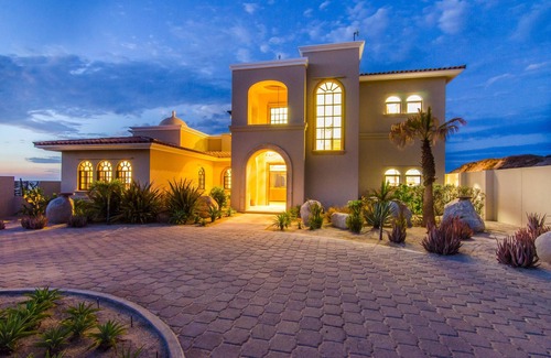 La Fortuna Villa | Villa Kash: Luxury Beachfront Villa on the East Cape, Close to Surf. 3 or 4 BR