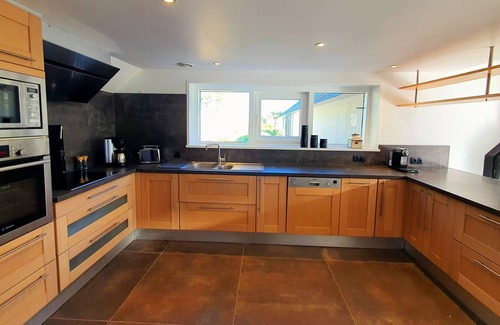 Roscoff House | Villa Kergaro, Sea view, sleeps 10, heated pool