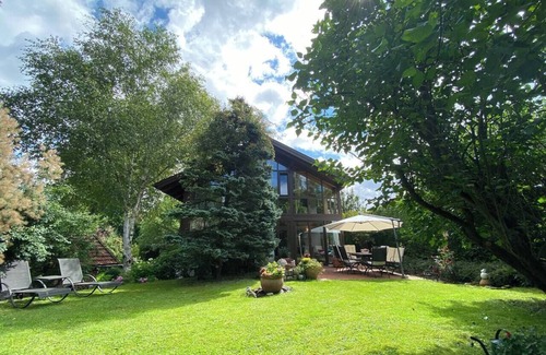 Windach Villa | Villa Kunterbunt - architect's house with charm