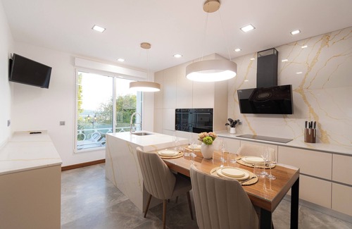 Mezy-sur-Seine Villa | Villa “La Bihourdière” — Exceptional property on a wooded park with heated pool