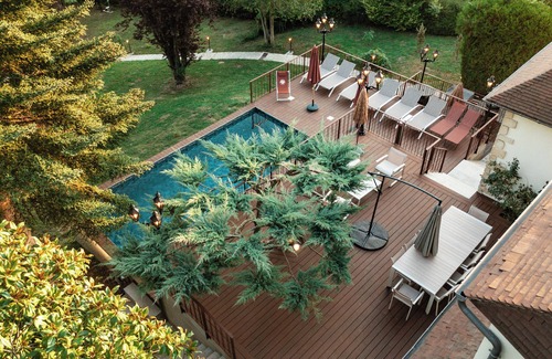 Mezy-sur-Seine Villa | Villa “La Bihourdière” — Exceptional property on a wooded park with heated pool