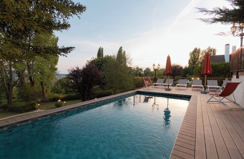 Mezy-sur-Seine Villa | Villa “La Bihourdière” — Exceptional property on a wooded park with heated pool