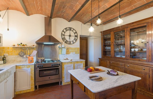 Poggibonsi Villa | VILLA LA COCCOLA WITH HEATED POOL AND HYDROMASSAGE 3 rooms en suite
