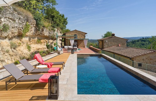 Poggibonsi Villa | VILLA LA COCCOLA WITH HEATED POOL AND HYDROMASSAGE 3 rooms en suite