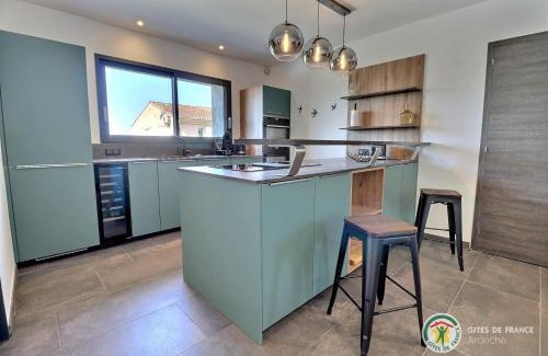 Ruoms Villa | Villa la crozette 4 étoiles, climatisée avec grande piscine