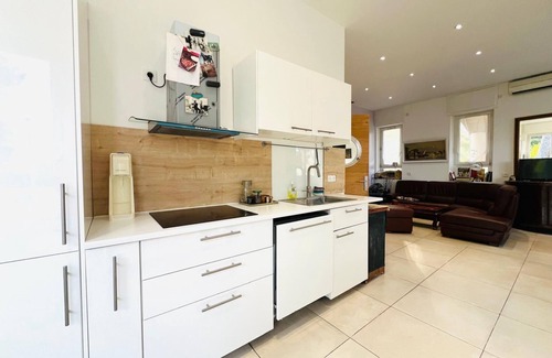 Carry-le-Rouet Apartment | Villa la Nicole balneotherapy 2 steps from the sandy beach