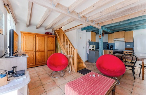 Biscarrosse Villa | Villa 'La Plage, Les Lacs Et Le Calme' with Private Terrace, Wi-Fi and Air Conditioning