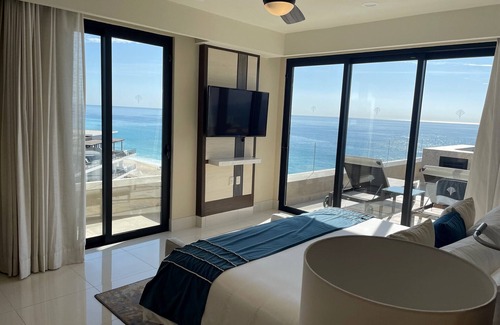 Chula Vista Villa | Villa La Valencia 3 Bedroom Penthouse Oceanfront Suite - Overlooking the beach!