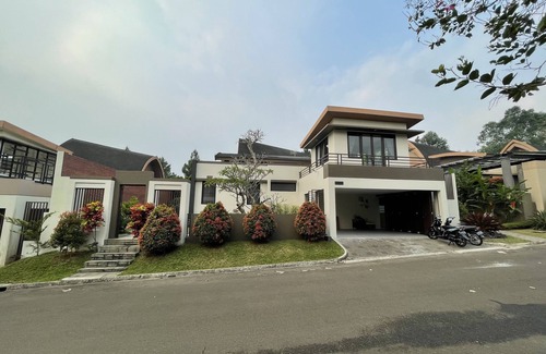 Ciawi Villa | Villa La Vimala at Vimala Hills Megamendung Bogor With 5 Bedroom & 4 Bathroom