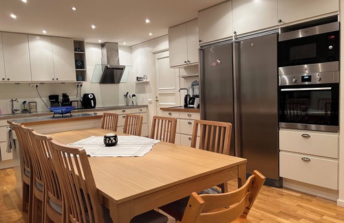 Hornsberg House | Villa LakePlats: A spacious 4-bedroom house with astonishing views & free linens