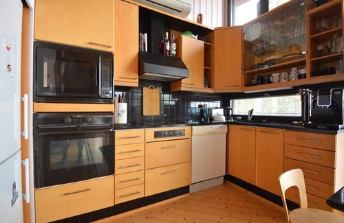 Ylojarvi House | Villa Lakeside" holiday padies with lakeside sauna