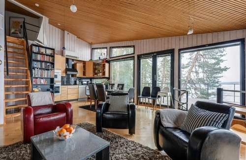 Ylojarvi House | Villa Lakeside" holiday padies with lakeside sauna
