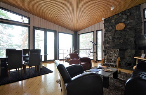 Ylojarvi House | Villa Lakeside" holiday padies with lakeside sauna