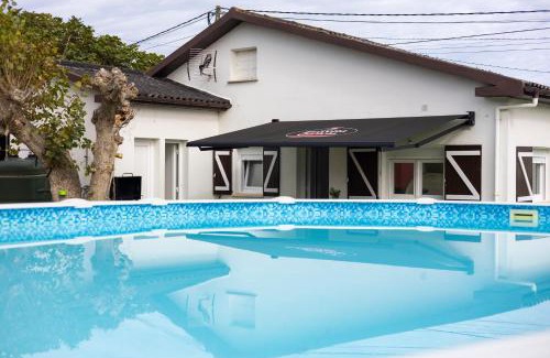 Barreiros House | Villa Las Catedrales - Frente a la playa - Amplio jardín - Piscina