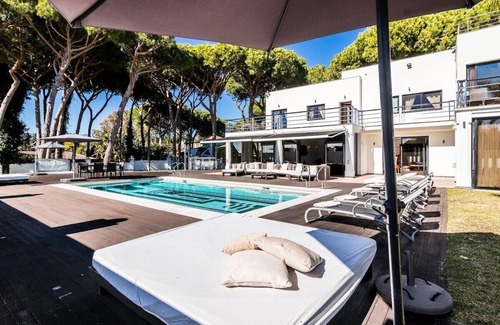 Artola Villa | Villa Las Dunas-Spectacular front-line beach Villa