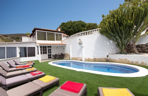 Las Moraditas Villa | Villa Las Vistas. Fantastic 7 Bedroom Villa. Private Pool. Spacious Terrace.