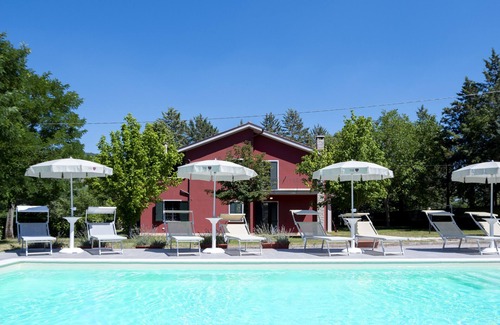 Cagli House | Villa Laura with private pool, a comfy country house near Acqualagna