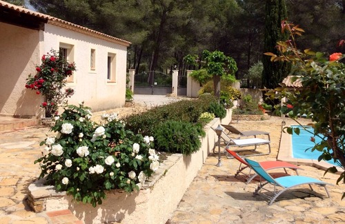 Le Beausset Hotel | Villa Le Beausset quiet close to beaches.