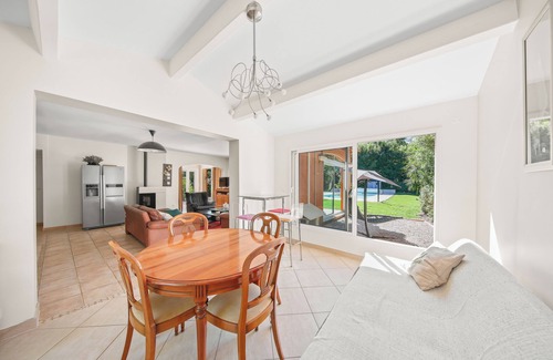 Neoules Villa | Villa Le Jardin welcomes you to its verdant setting