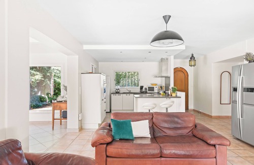 Neoules Villa | Villa Le Jardin welcomes you to its verdant setting